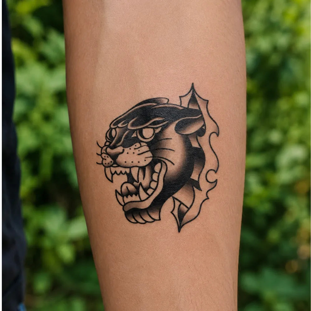 SafeTatt — Panther Head · fotografie tetování na kůži
